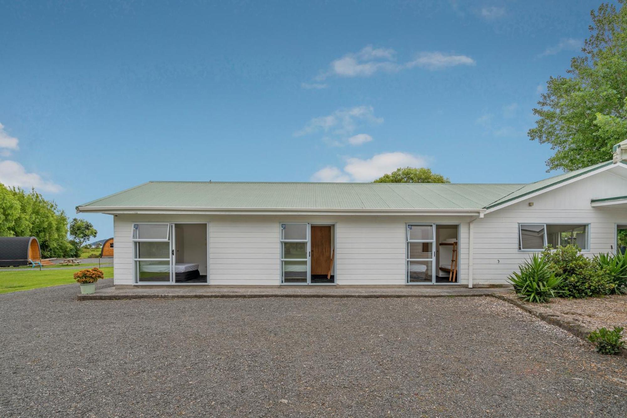 Coromandel Shelly Beach Top 10 Holiday Park Exterior photo