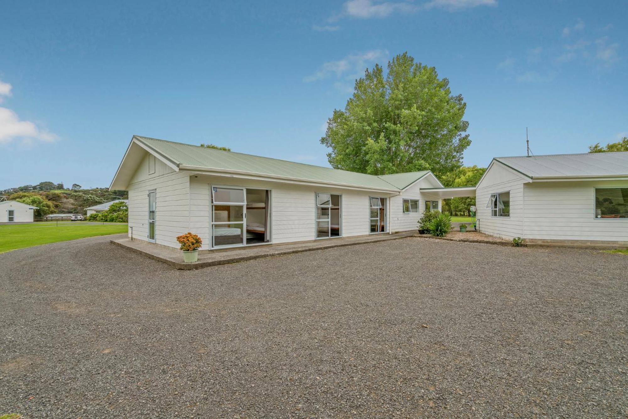 Coromandel Shelly Beach Top 10 Holiday Park Exterior photo