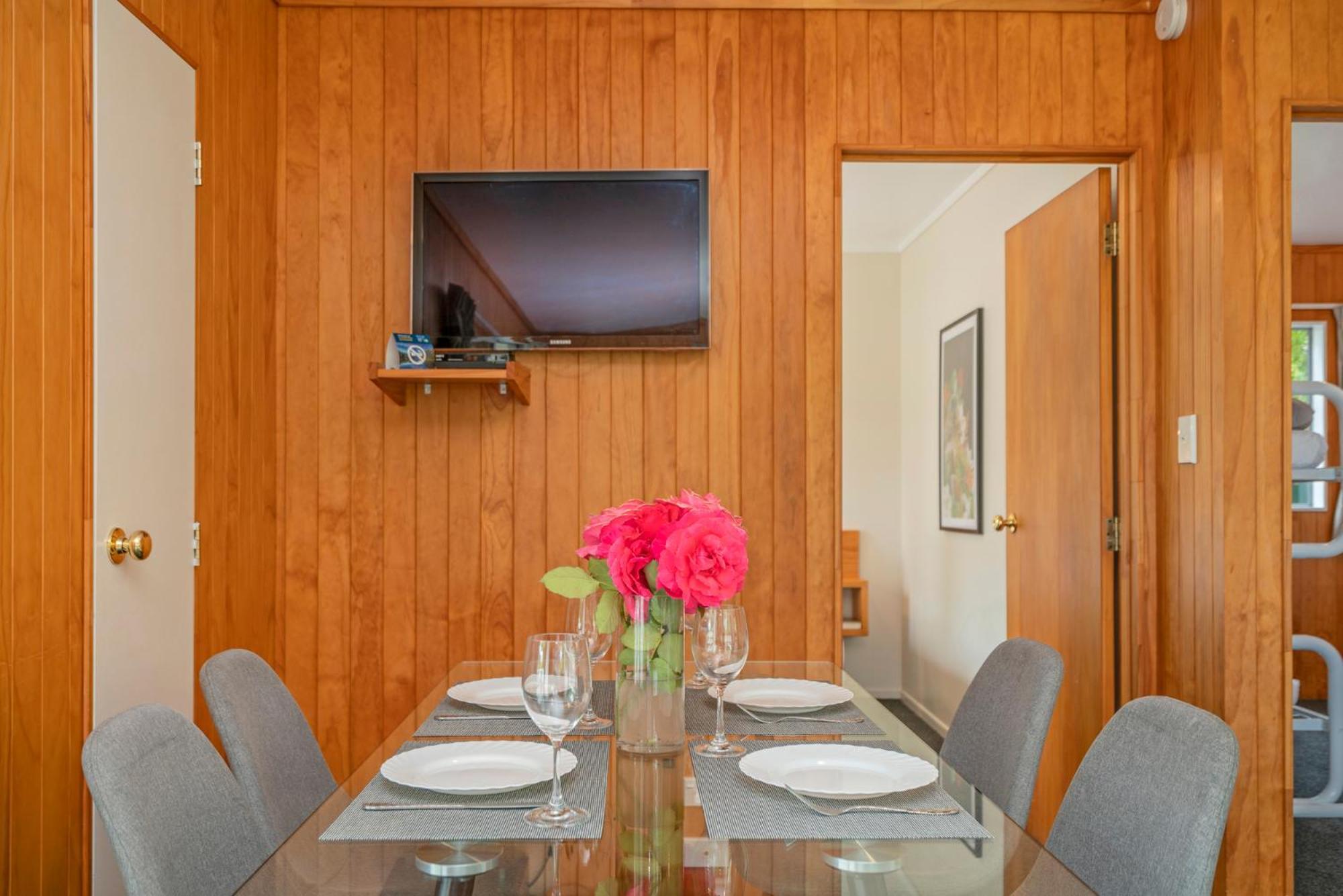 Coromandel Shelly Beach Top 10 Holiday Park Room photo